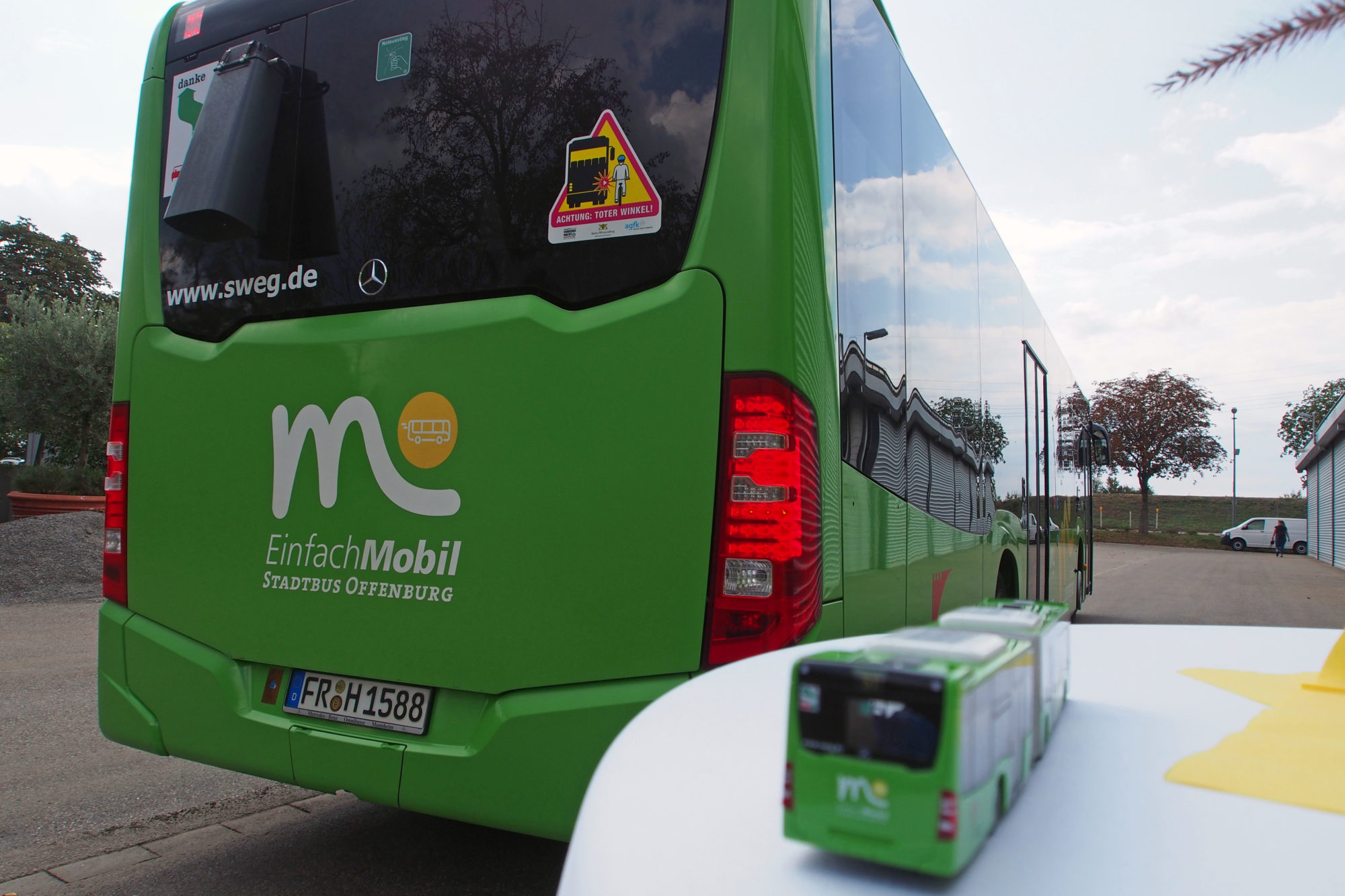 Bus in Offenburg mit Straßenwettersensor MARWIS